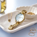 Fastrack Vyb Aurora Quartz Analog Green Dial Golden Color Metal Strap Watch For Girls